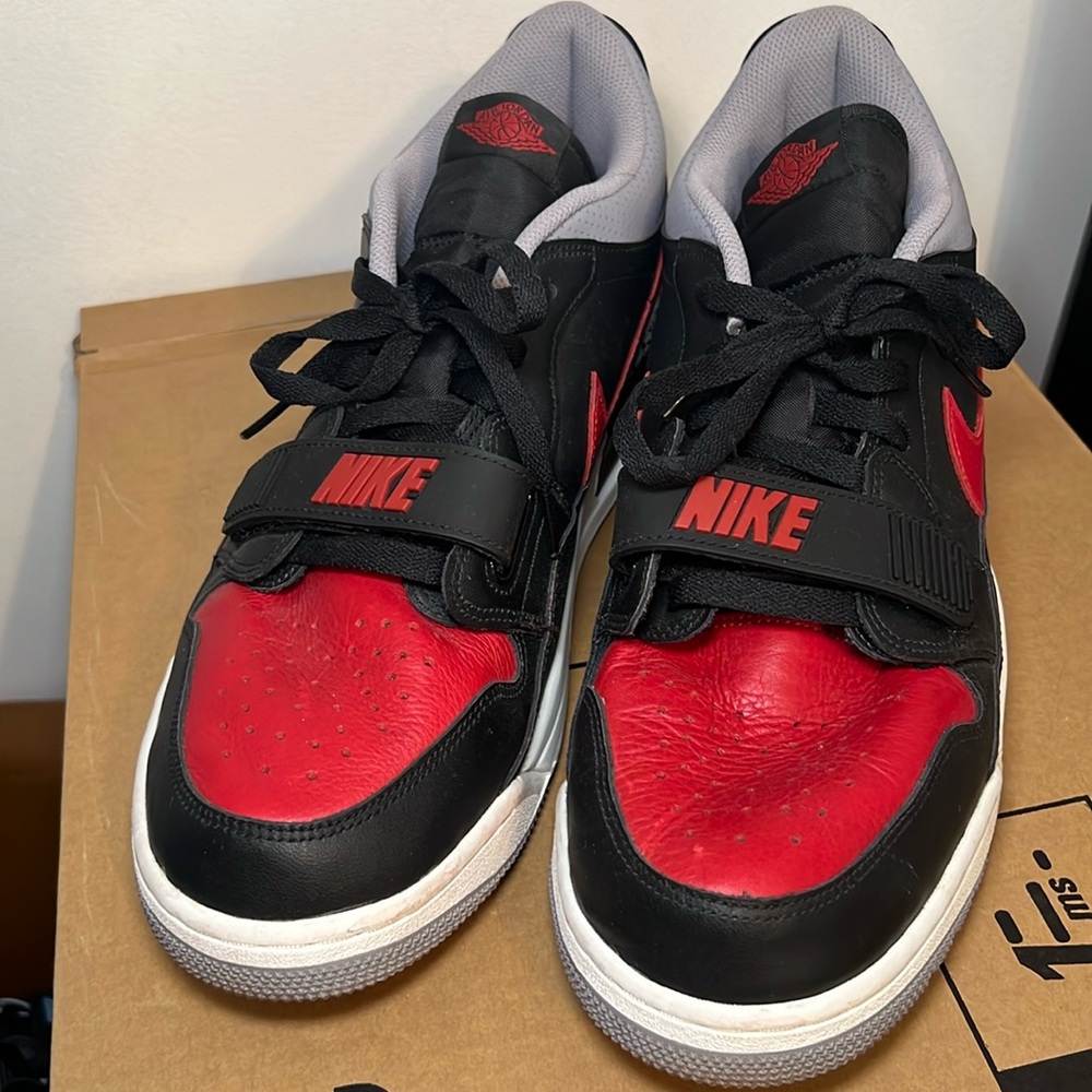Jordan Men's Black and Red Athletic Shoes